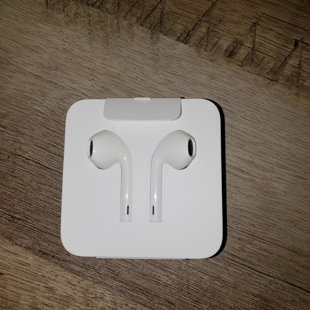 iPhone 7/8 original headphones and adapter